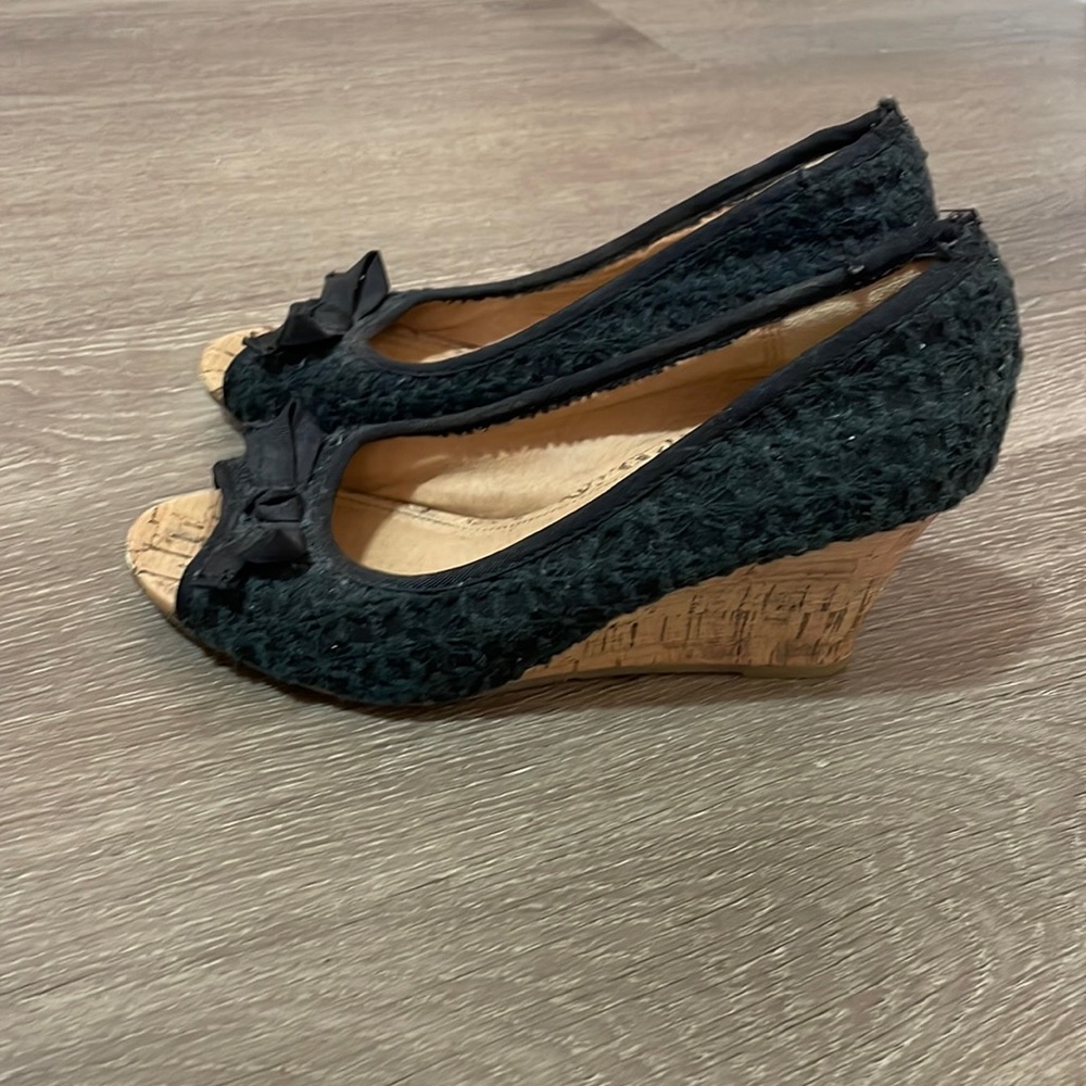Black Wedges